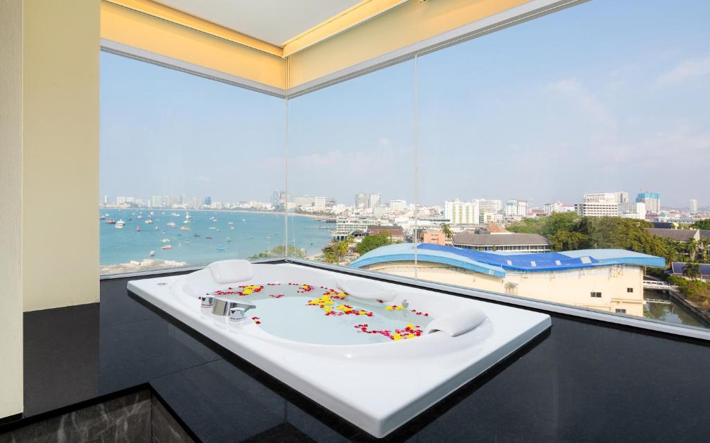 Balihai Bay Pattaya - Sala De Océano Premium