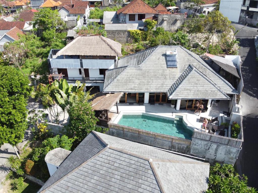 Bazén v ubytování Surf Bali Villa nebo v jeho okolí