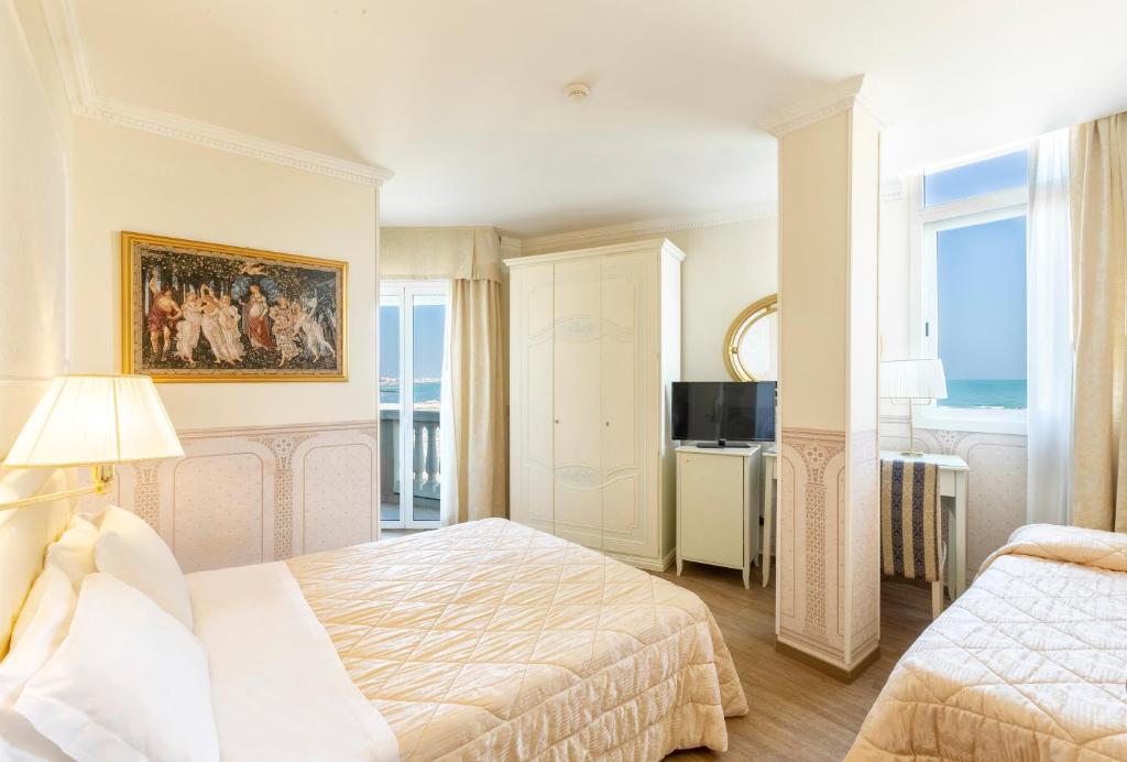 Postel nebo postele na pokoji v ubytování Hotel Baia Imperiale