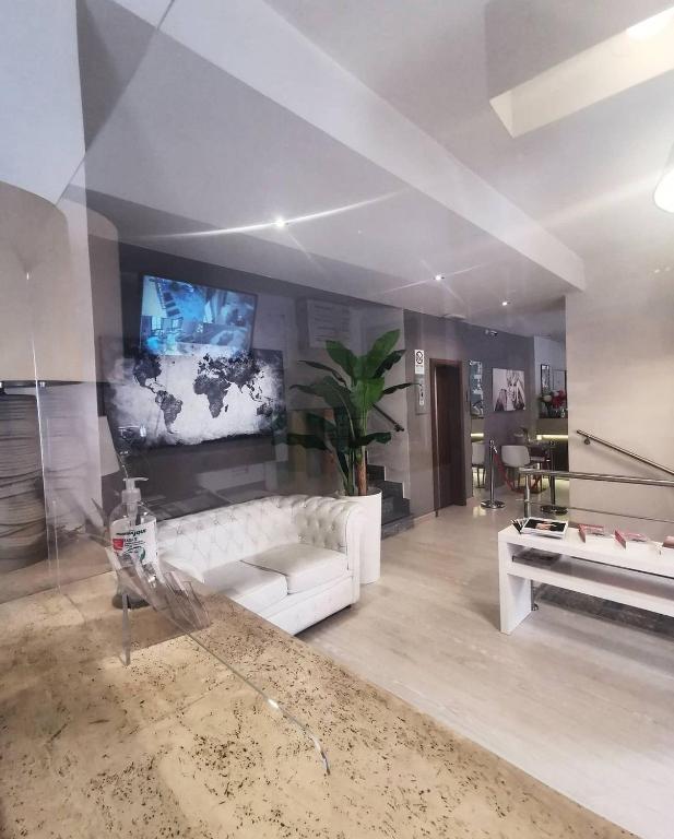 TV a/nebo společenská místnost v ubytování Hotel Ares Milano