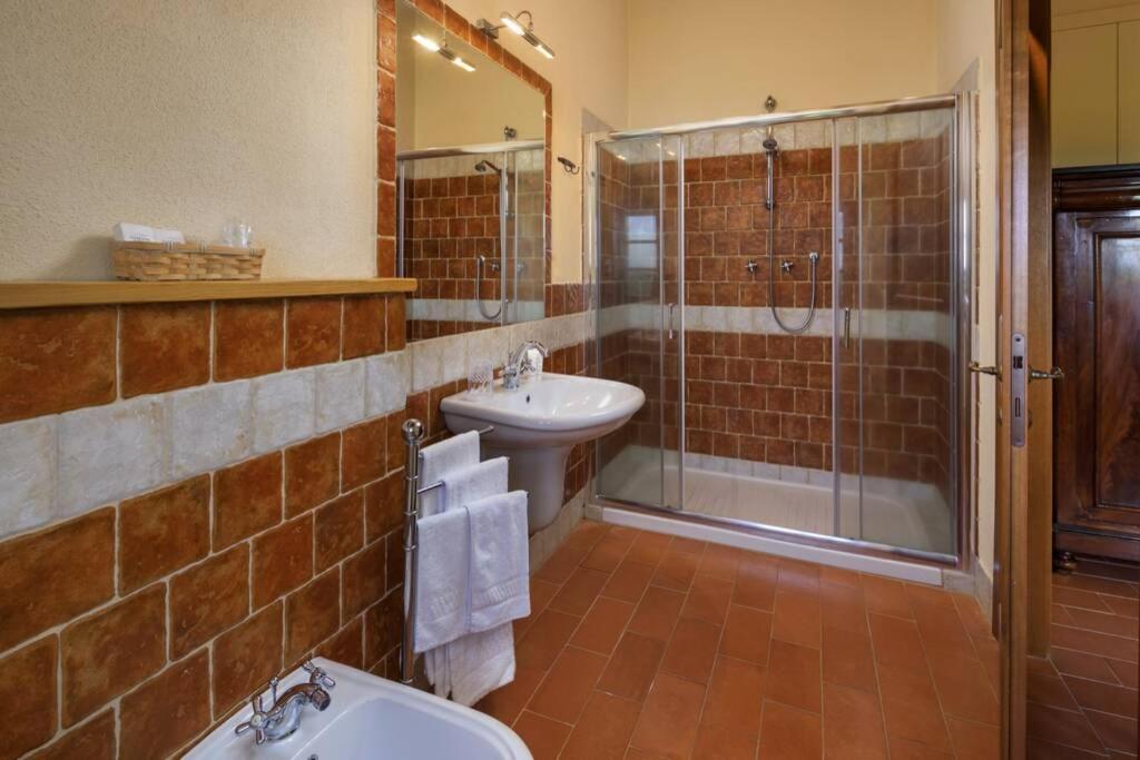 A bathroom at Podere Maiano - Private pool villa with spa