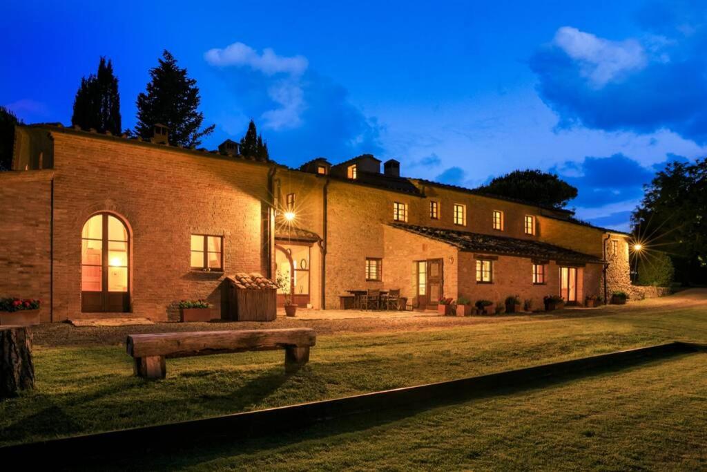 A garden outside Podere Maiano - Private pool villa with spa