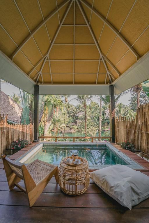 Bazén v ubytování The Spa Koh Chang Resort nebo v jeho okolí
