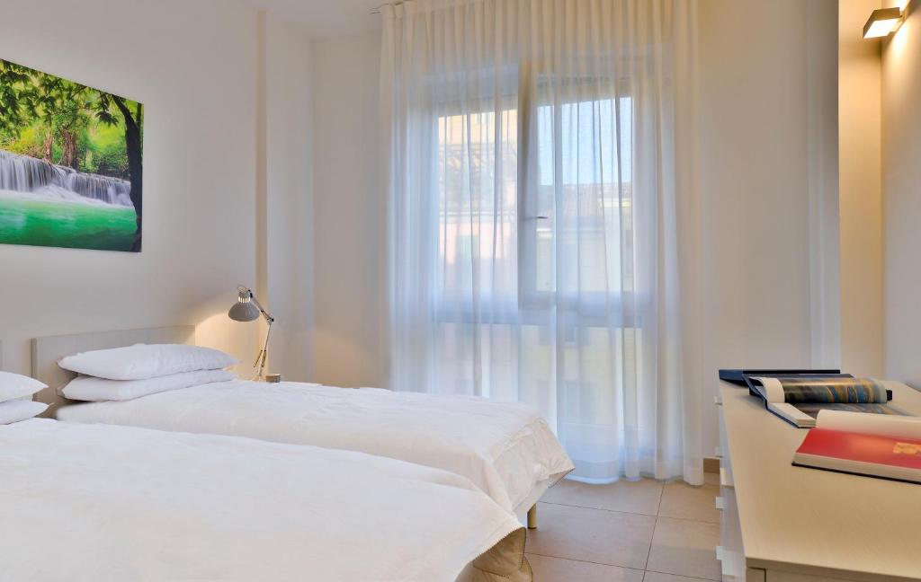 A bed or beds in a room at UR-NEST Galleria del Toro