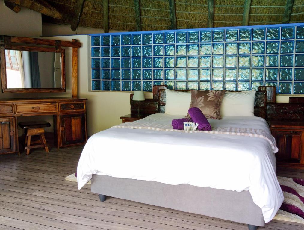 Posteľ alebo postele v izbe v ubytovaní Thaba Pitsi Safari Lodge