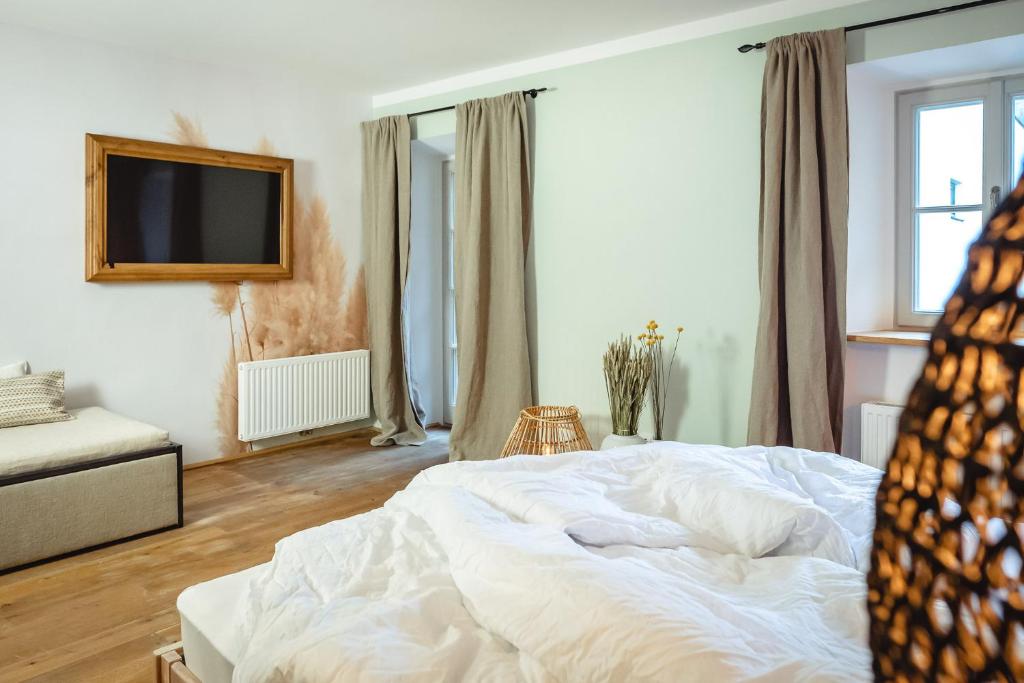 Postel nebo postele na pokoji v ubytování Der Steinerwirt - hangout & hotel