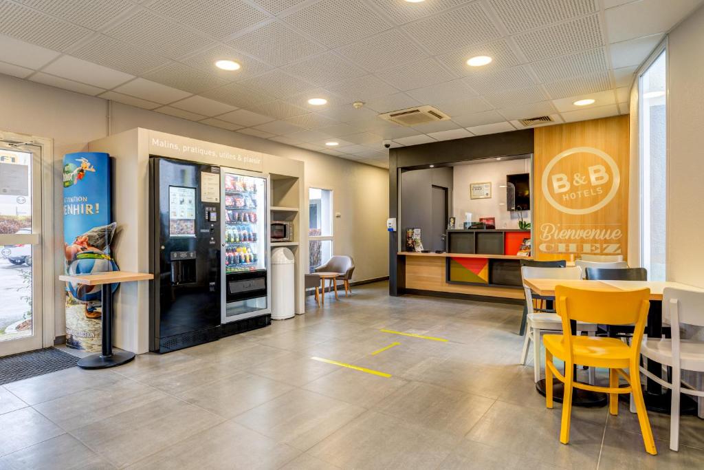 Kuchyň nebo kuchyňský kout v ubytování B&B HOTEL Saint-Witz