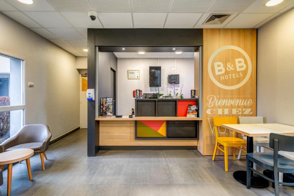 Kuchyň nebo kuchyňský kout v ubytování B&B HOTEL Saint-Witz