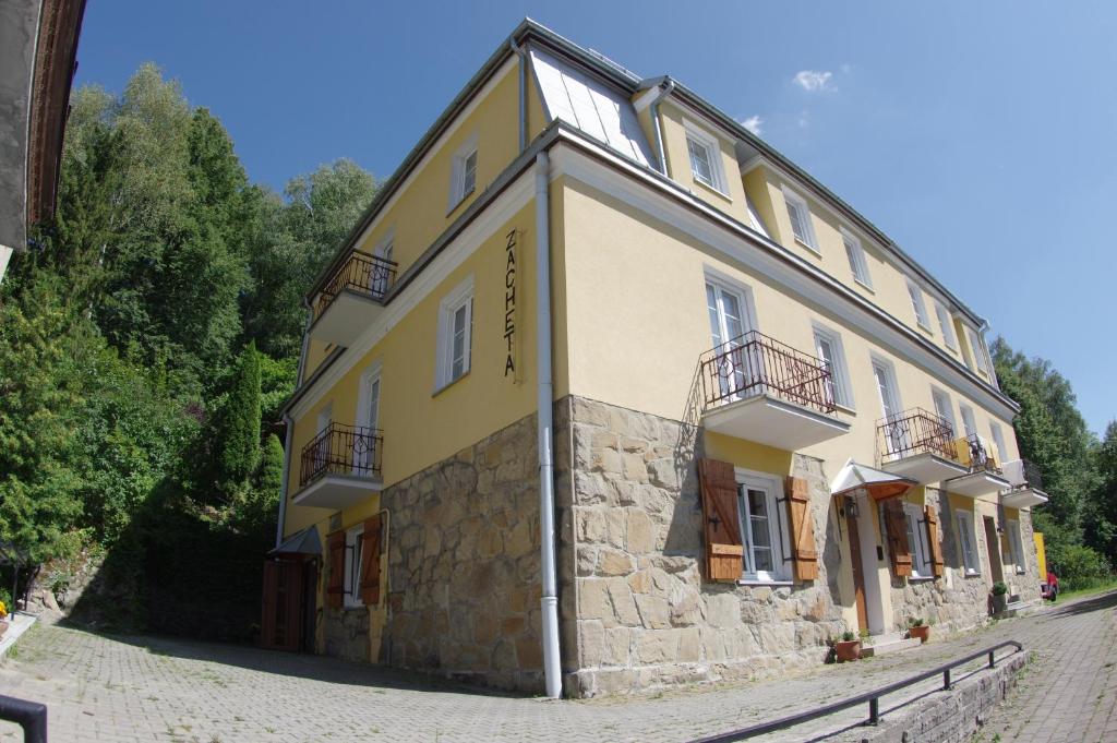Budova, v ktorej sa apartmán nachádza
