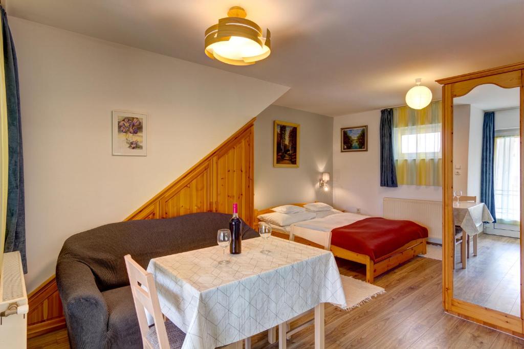 Posteľ alebo postele v izbe v ubytovaní Gyapay Apartman Hévíz
