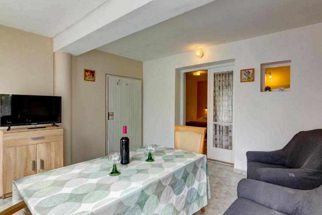 Televízia a/alebo spoločenská miestnosť v ubytovaní Gyapay Apartman Hévíz