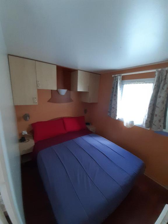 Postel nebo postele na pokoji v ubytování Camping Ernest Renan