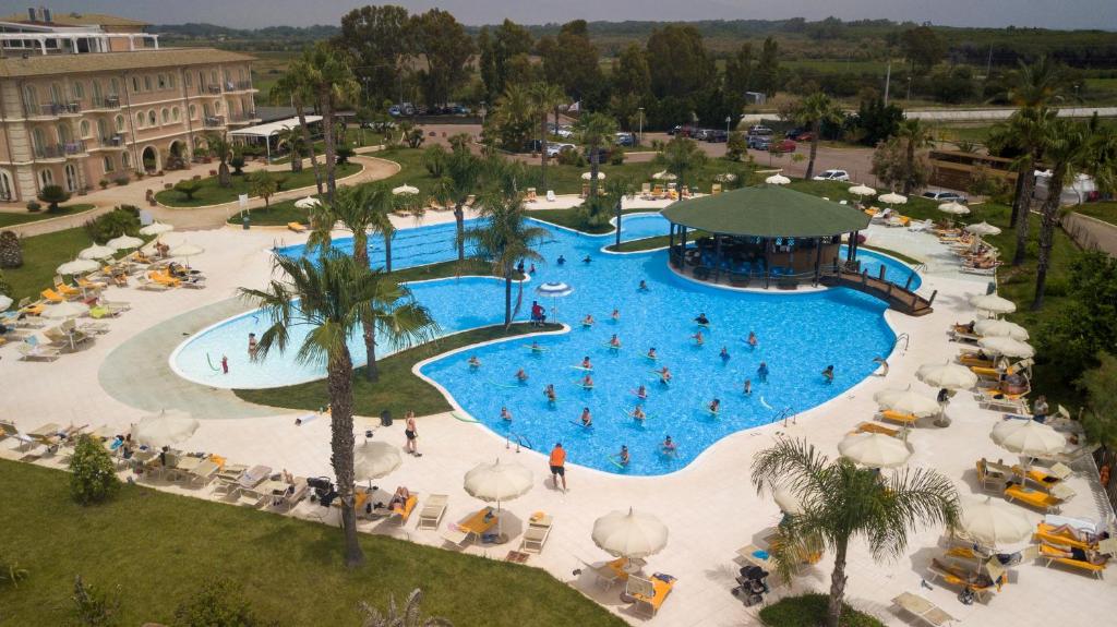 Basen w obiekcie BV Airone Resort lub w pobliżu