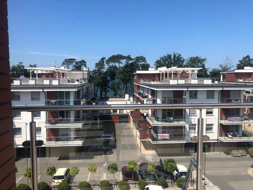 widok z powietrza na kompleks apartamentów w obiekcie Apartamenty Klifowa w Rewalu