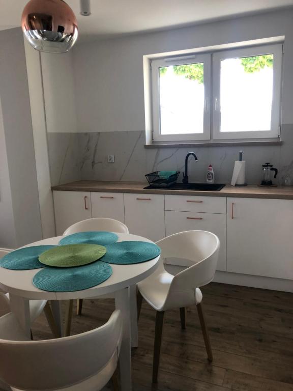 Kuchnia lub aneks kuchenny w obiekcie Apartamenty Klifowa