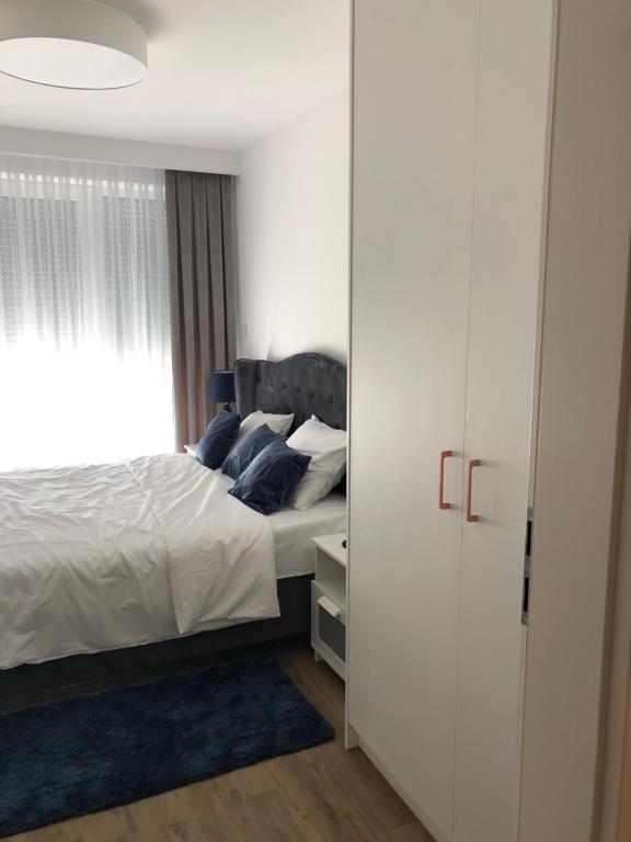 Łóżko lub łóżka w pokoju w obiekcie Apartamenty Klifowa