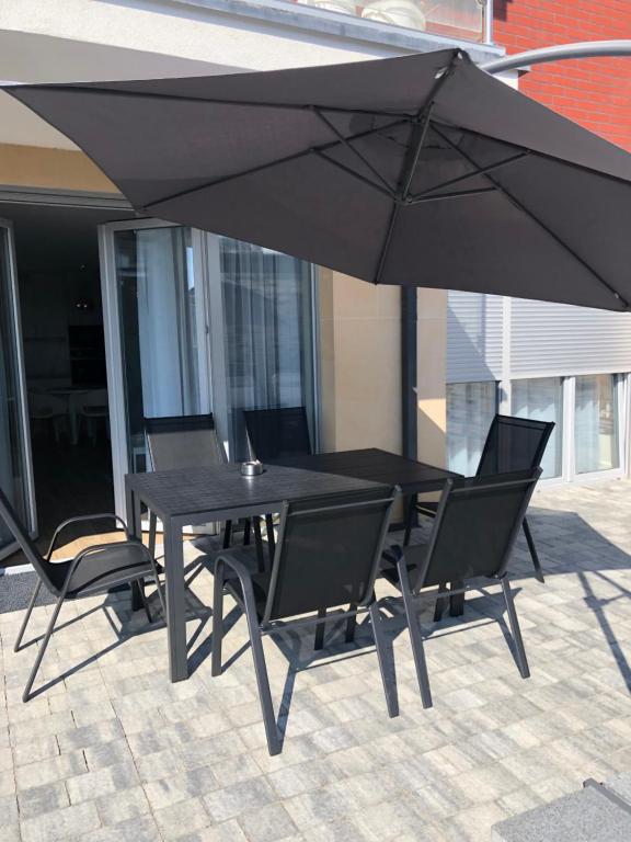 Patio lub wspólna przestrzeń na świeżym powietrzu w obiekcie Apartamenty Klifowa