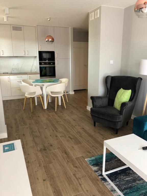 Kuchnia lub aneks kuchenny w obiekcie Apartamenty Klifowa