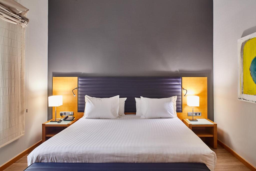 Postel nebo postele na pokoji v ubytování Hotel Silken Indautxu
