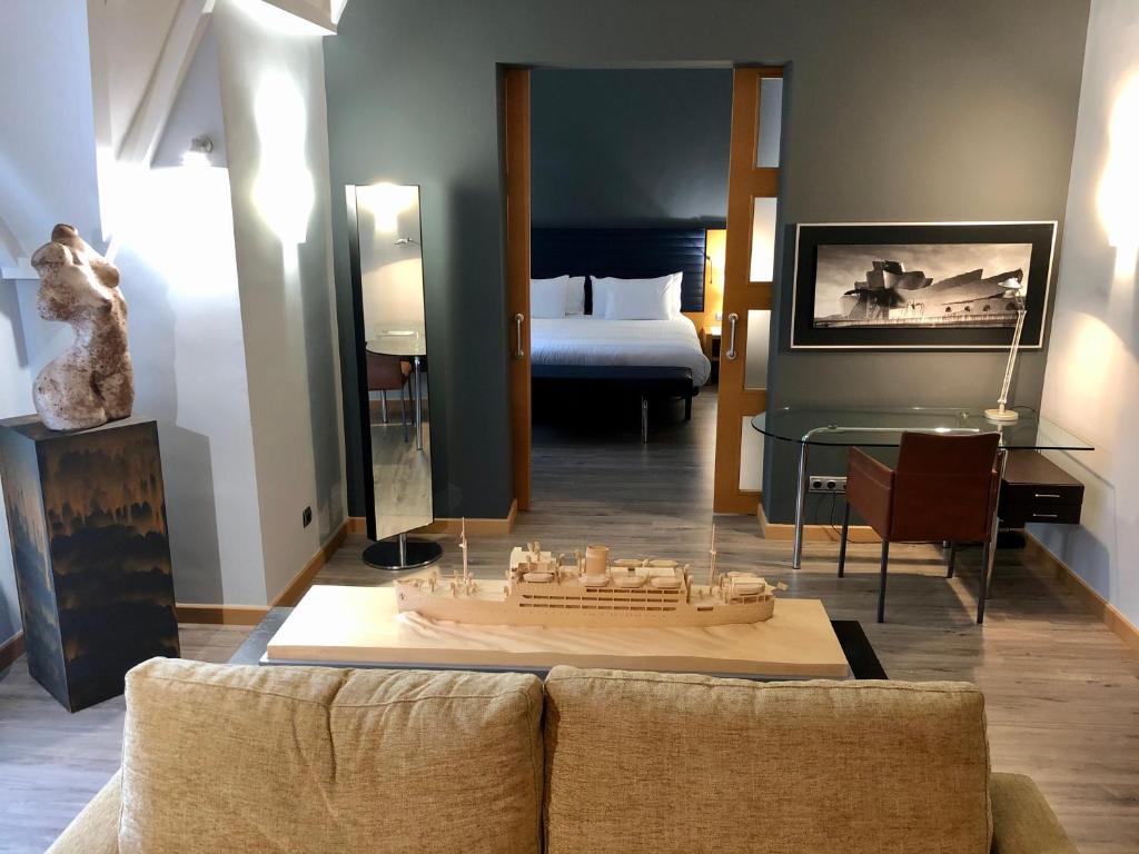 Postel nebo postele na pokoji v ubytování Hotel Silken Indautxu