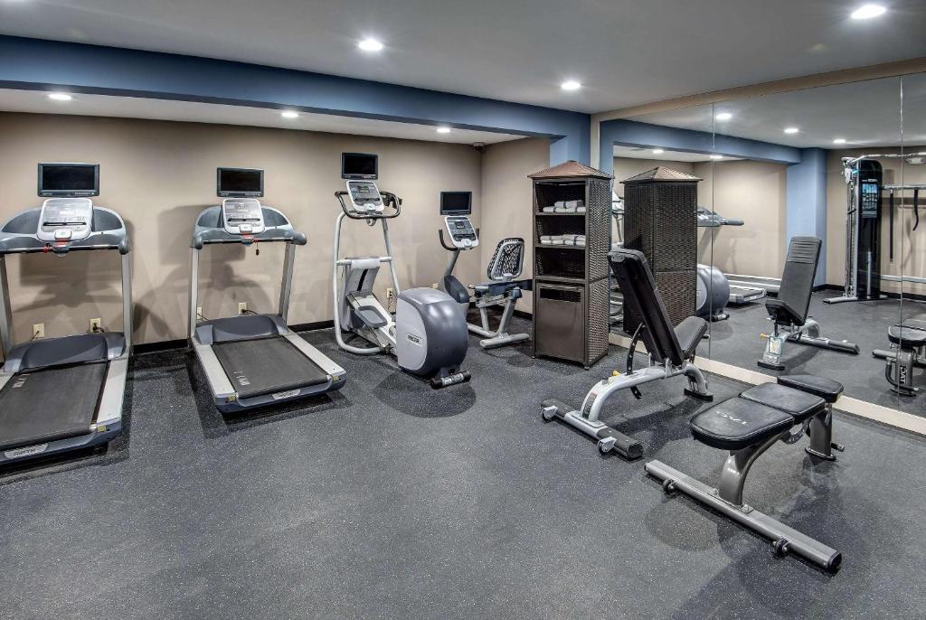 Fitness centrum a/nebo fitness zařízení v ubytování Days Hotel by Wyndham Toms River Jersey Shore