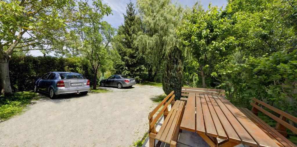 Vonkajšia záhrada v ubytovaní Gyapay Apartman Hévíz