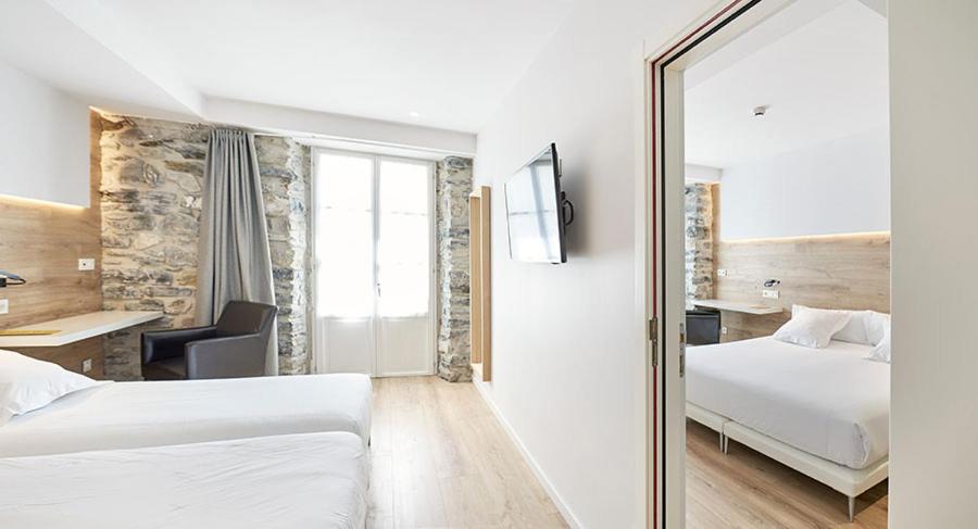 Postel nebo postele na pokoji v ubytování Hotel Bide Bide Tolosa