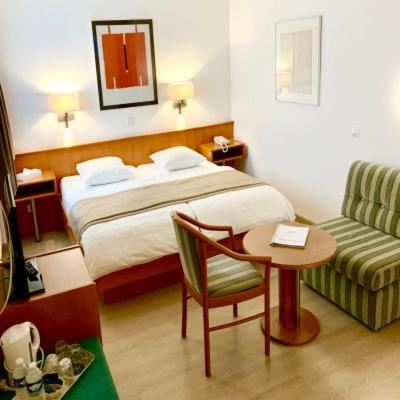 Postel nebo postele na pokoji v ubytování Hotel Francais