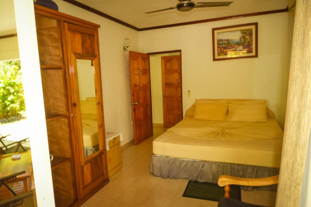 Postel nebo postele na pokoji v ubytování Skyblue Guesthouse - Self Catering