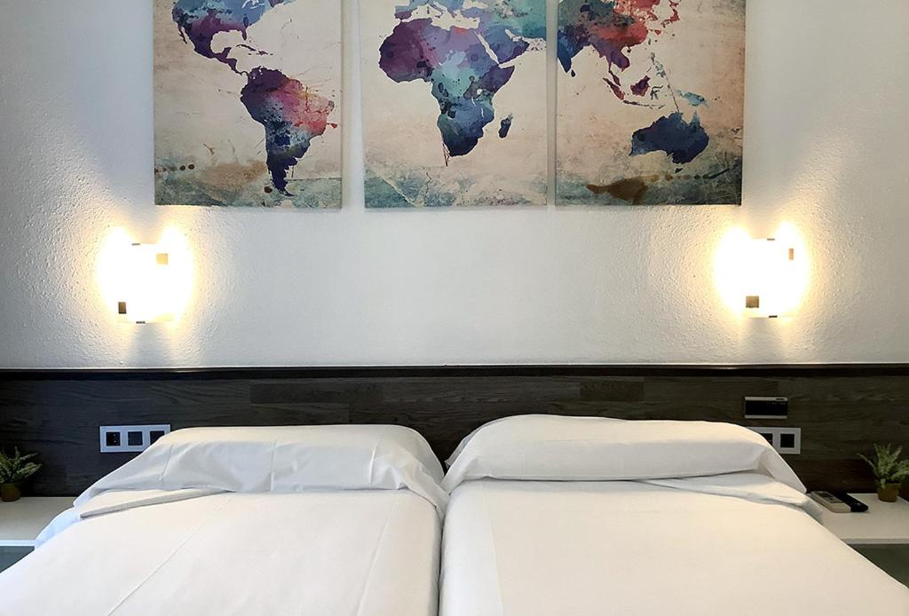 Cama o camas de una habitación en Pensión Donostiarra