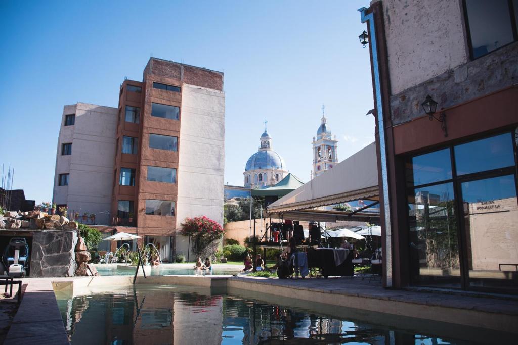 La pileta dentro o cerca de Hotel Samka