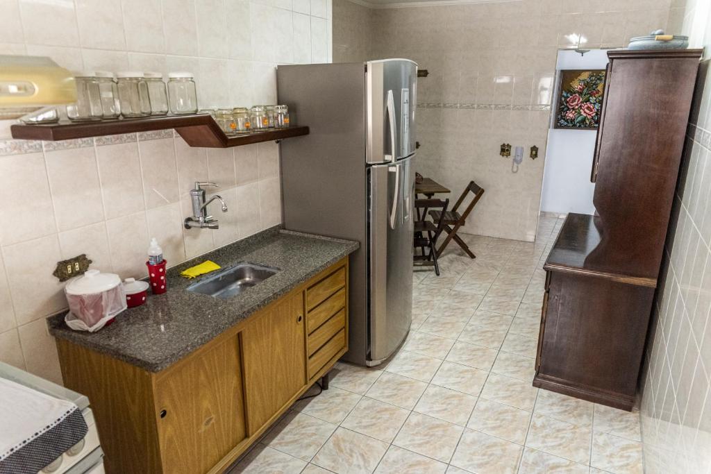  Apto aconchegante com varanda na Praia Grande