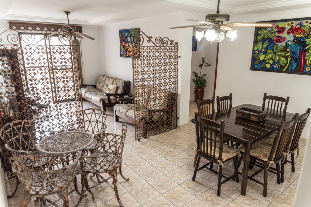  Apto aconchegante com varanda na Praia Grande