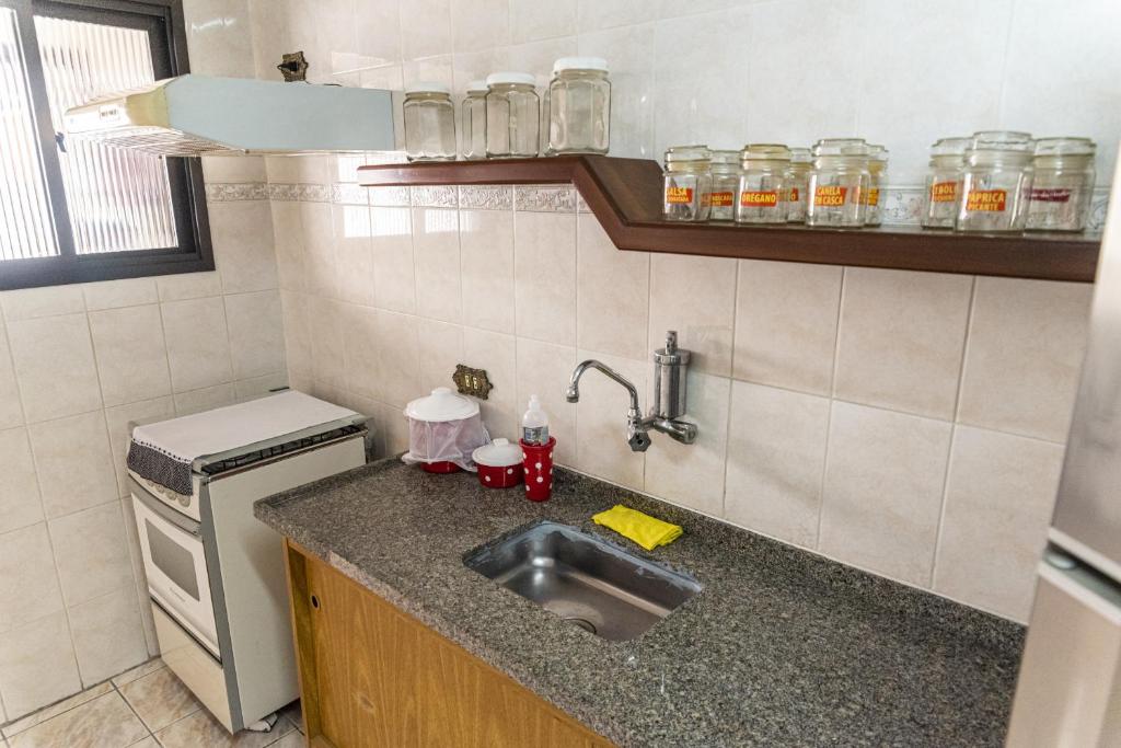  Apto aconchegante com varanda na Praia Grande