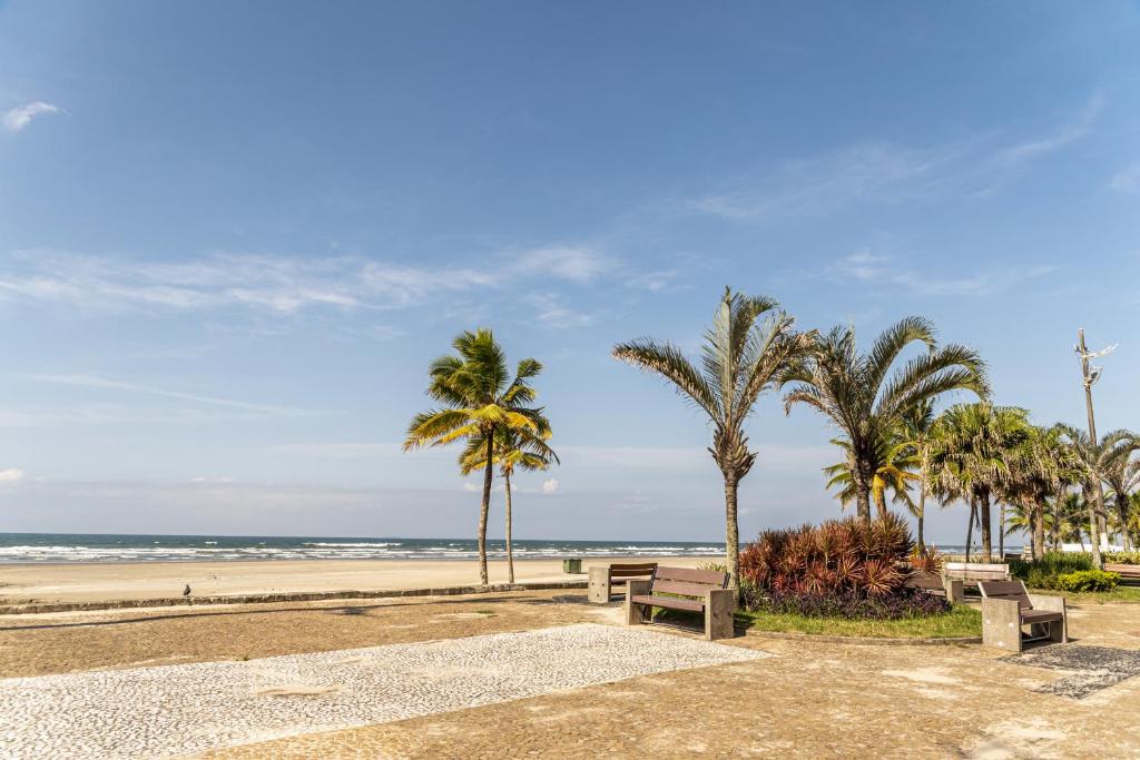  Apto aconchegante com varanda na Praia Grande