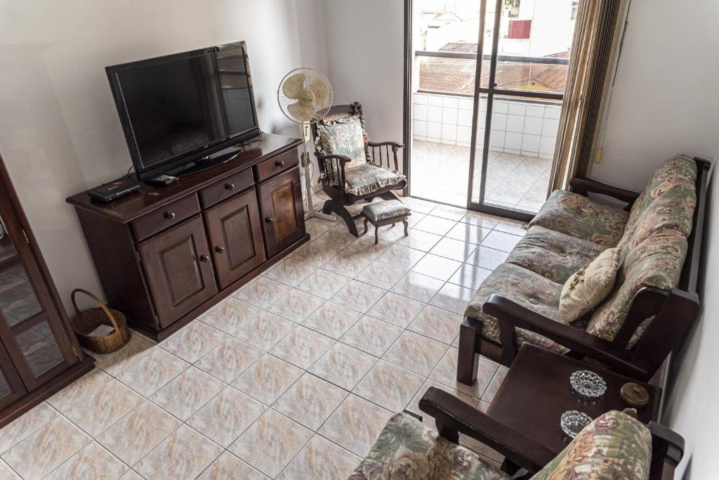  Apto aconchegante com varanda na Praia Grande