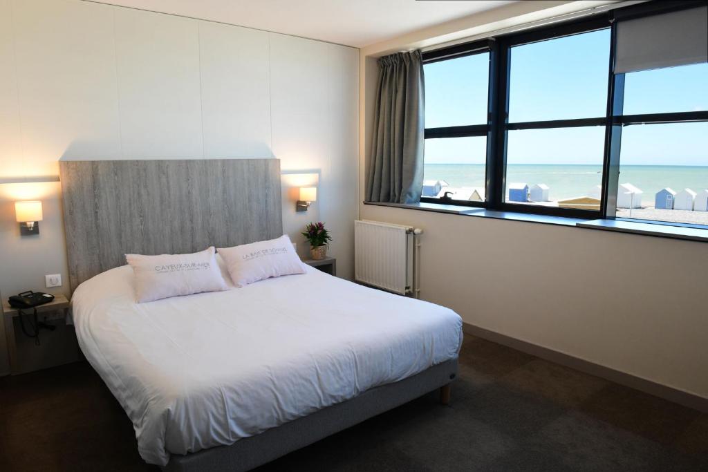 Postel nebo postele na pokoji v ubytování Hotel Les Galets Bleus