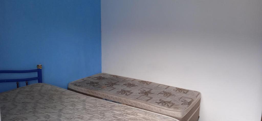  Casa com piscina a 100 metros da praia