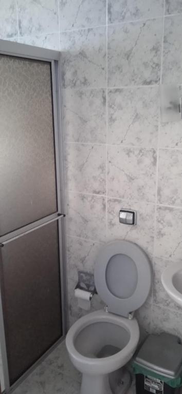  Casa com piscina a 100 metros da praia