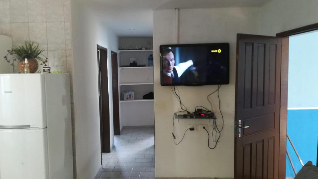  Casa com piscina a 100 metros da praia
