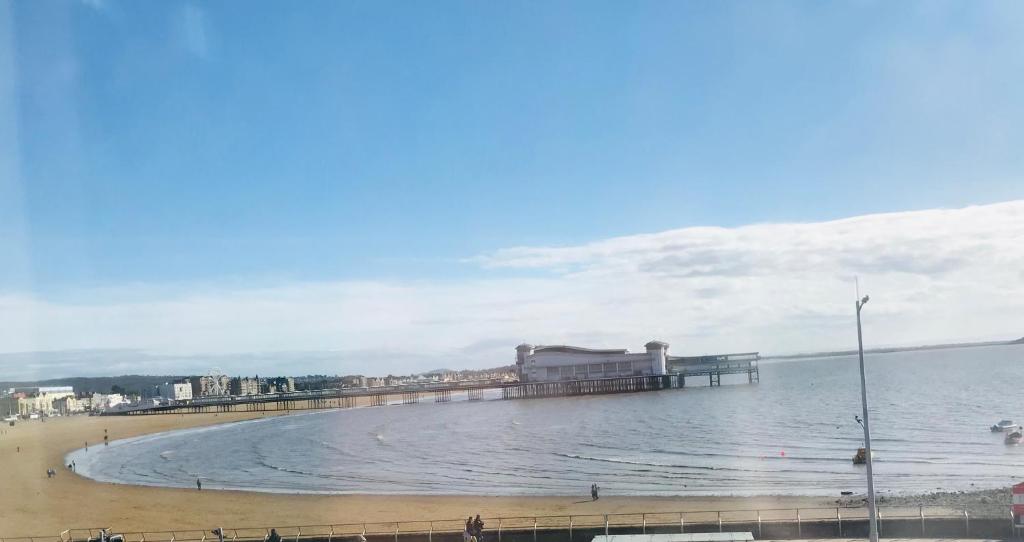 Pavilion Holiday Apartments - Apartment With Sea View