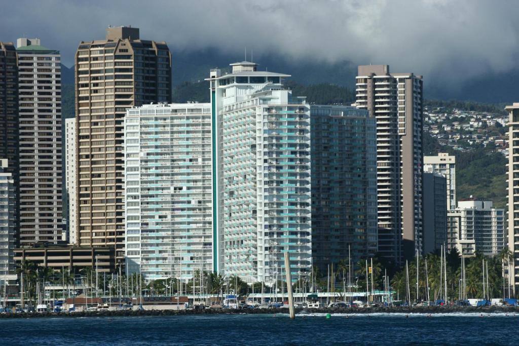 Nespecifikovaný výhled na destinaci Honolulu nebo výhled na město při pohledu z rezortu