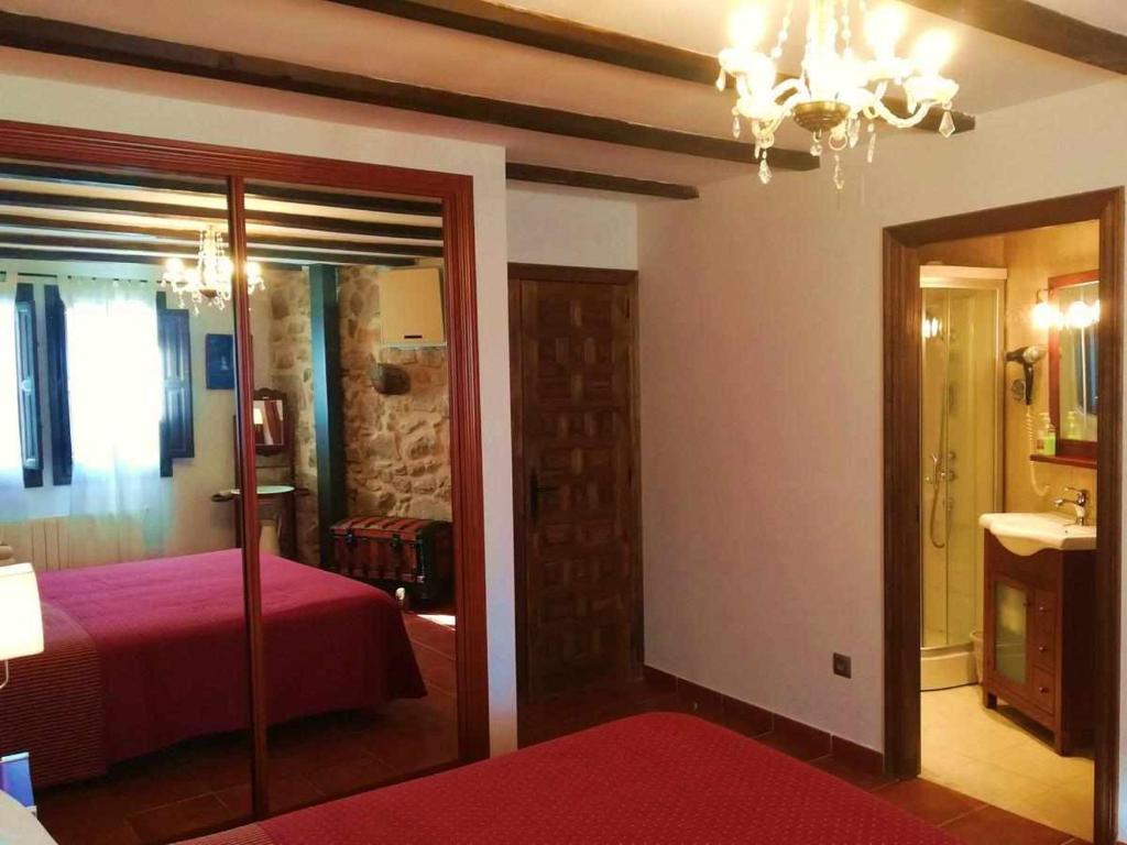 Postel nebo postele na pokoji v ubytování Casa Rural FranciaQuilamas