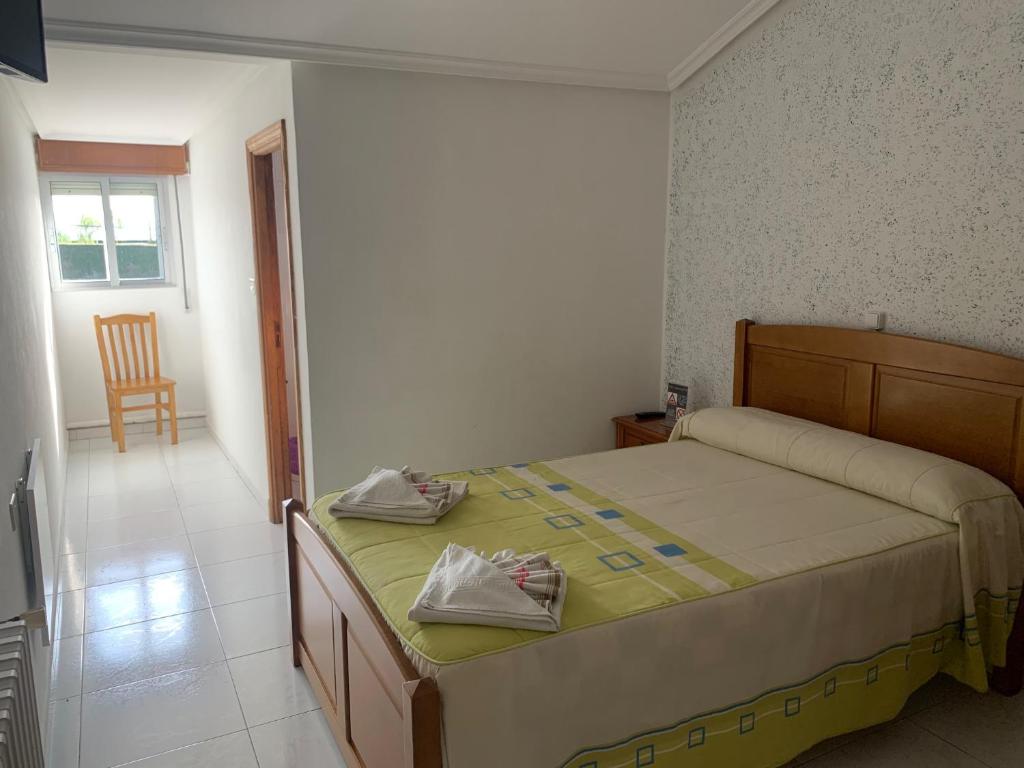 Кровать или кровати в номере Hostal Sequeiros