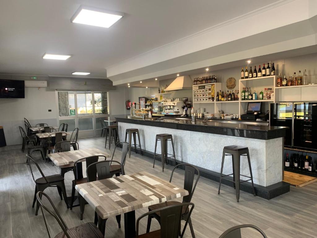 Lounge nebo bar v ubytování Hostal Sequeiros
