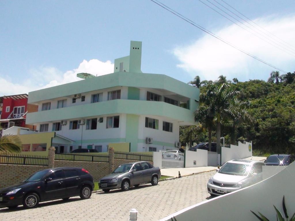  BOMBINHAS APTO 02 DORMITÓRIOS 60m DA PRAIA COM VISTA