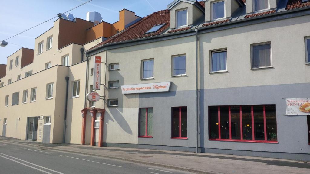 a row of buildings on the side of a street at Frühstückspension Stefanie in Vienna