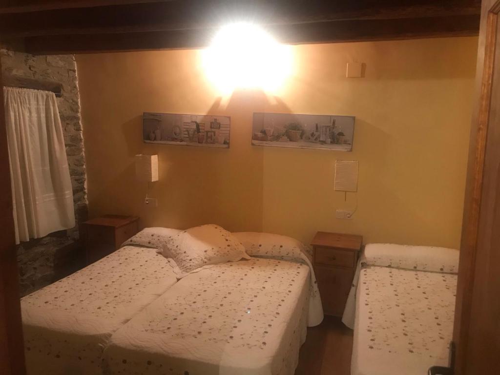 Postel nebo postele na pokoji v ubytování Roch Hotel