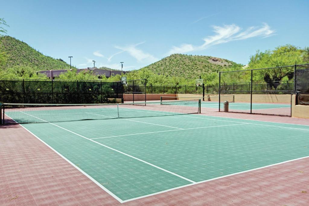 Tenis a/nebo squash v ubytování Starr Pass Golf Suites nebo okolí