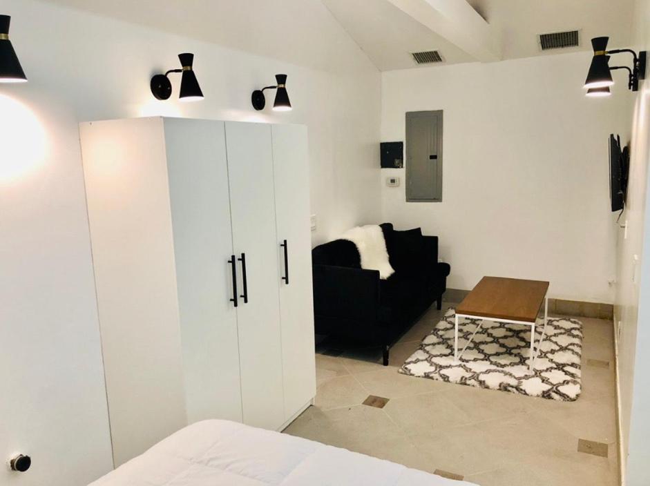 Postel nebo postele na pokoji v ubytování Culver City Hostel